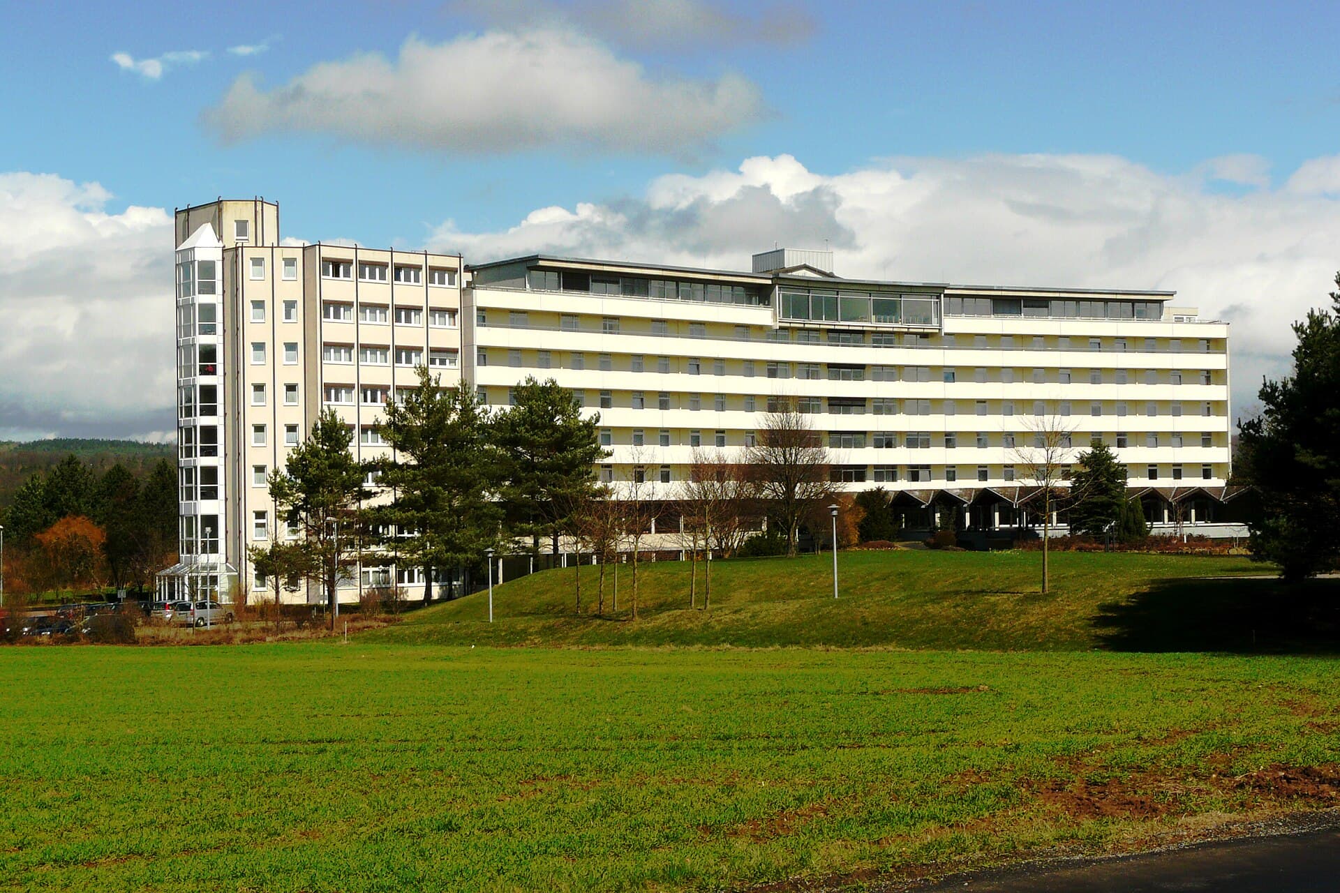 Außenansicht: Hardtwaldklinik II