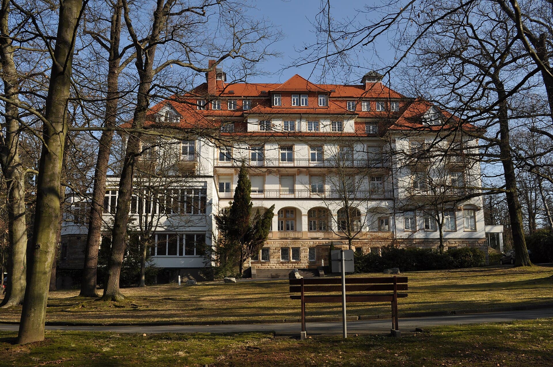 Außenansicht: Klinik Dr. Baumstark