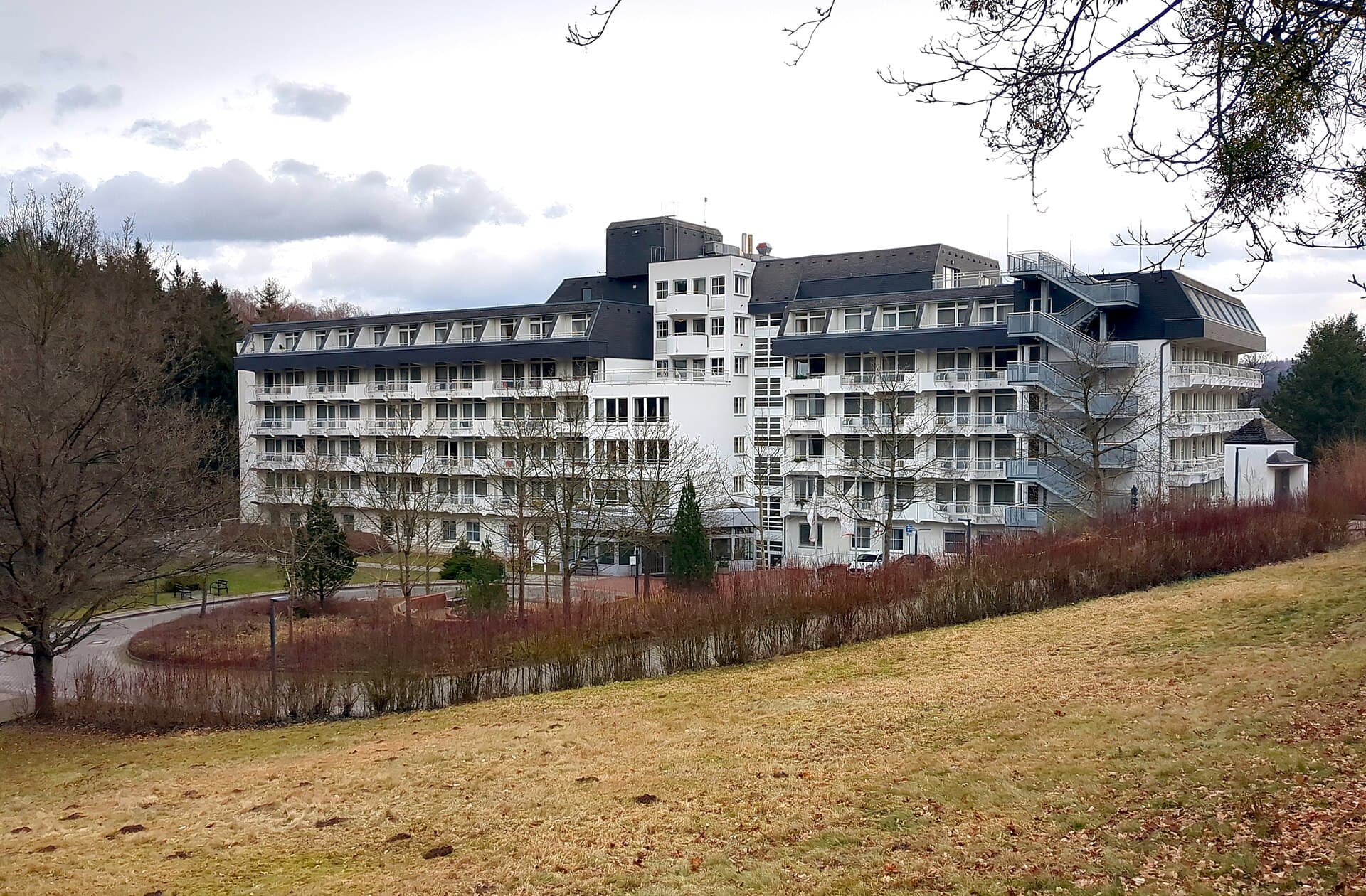 Außenansicht: MEDIAN Klinik Berggießhübel, Rehabilitationsklinik für Orthopädie und Psychosomatik