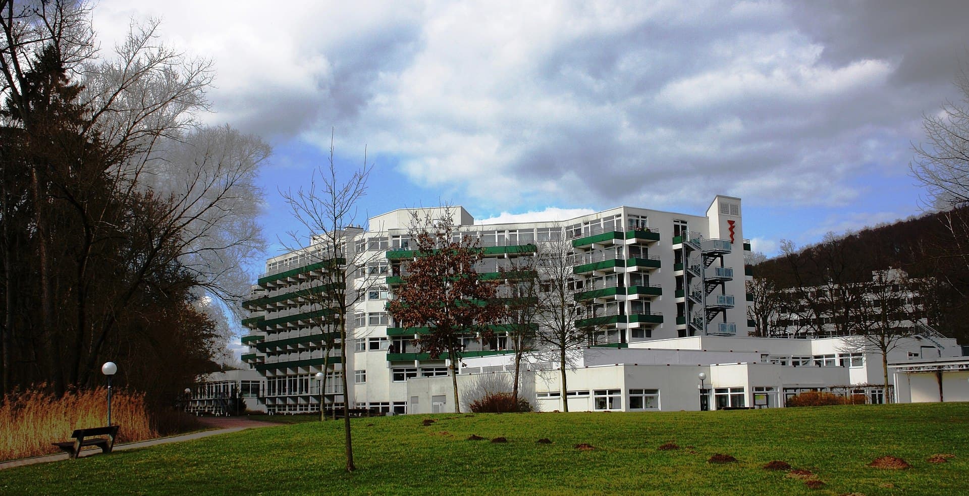 Außenansicht: Paracelsus Klinik an der Gande
