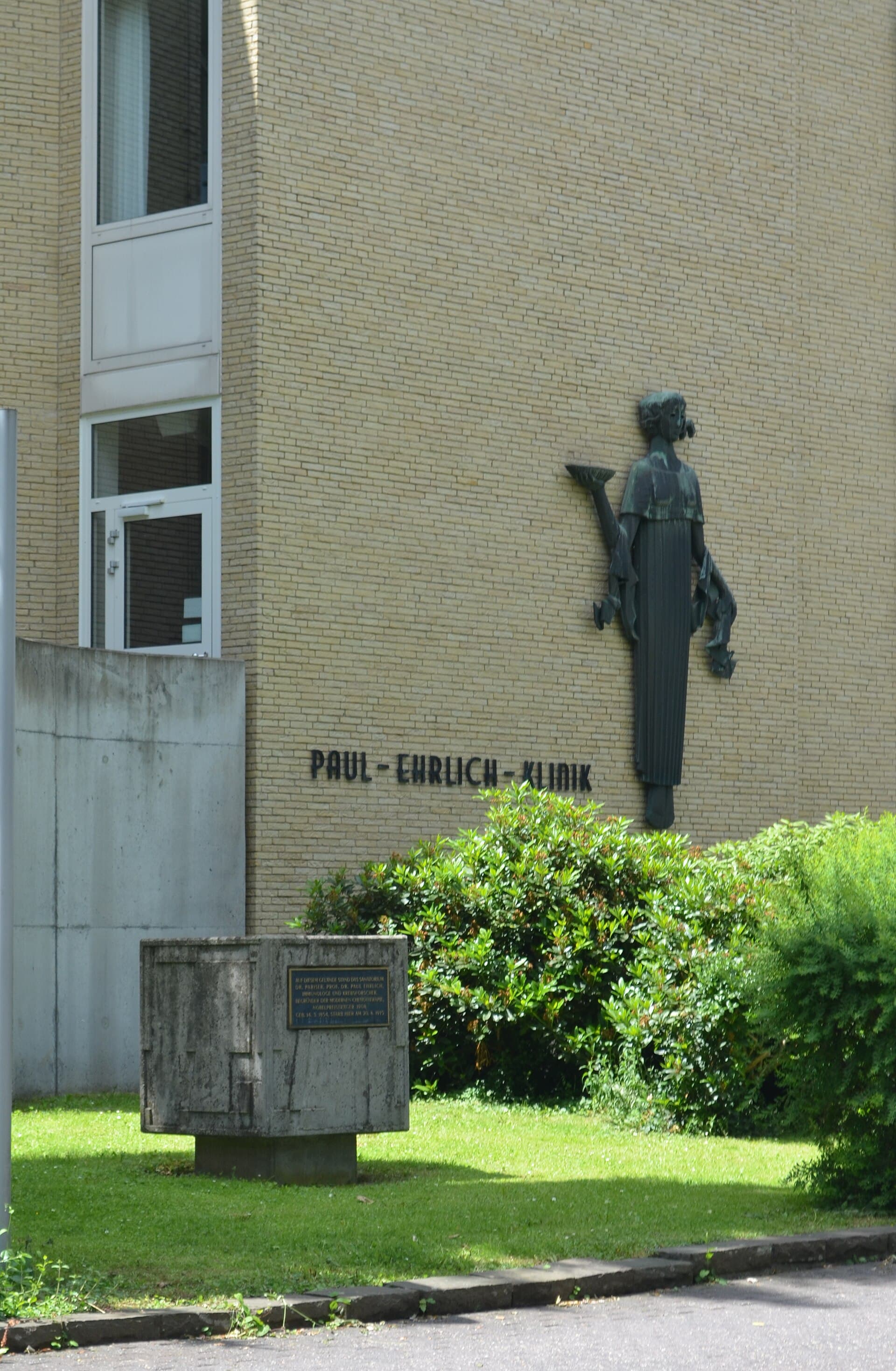 Außenansicht: Paul-Ehrlich-Klinik
