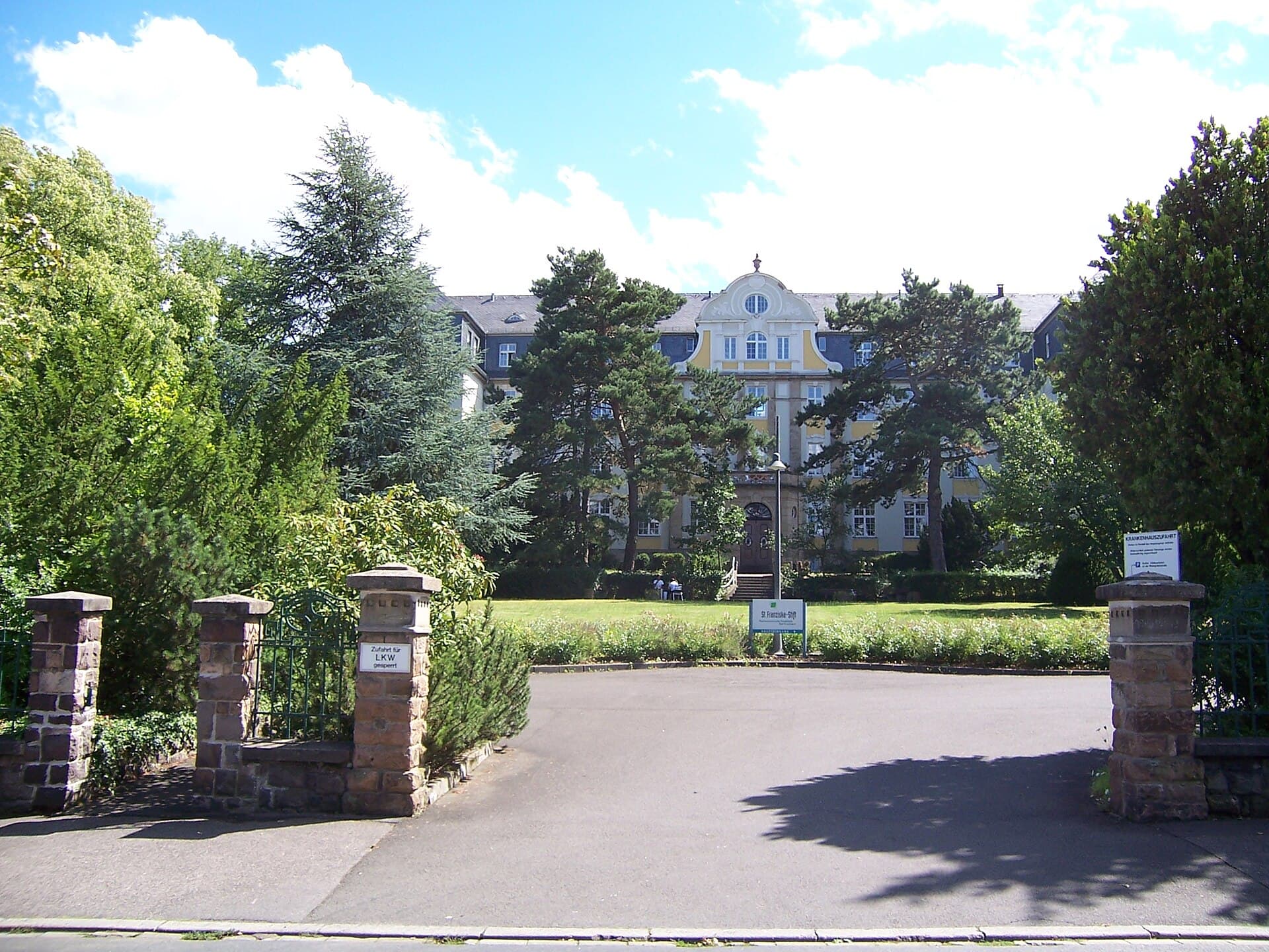 Außenansicht: Psychosomatische Fachklinik St.- Franziska-Stift